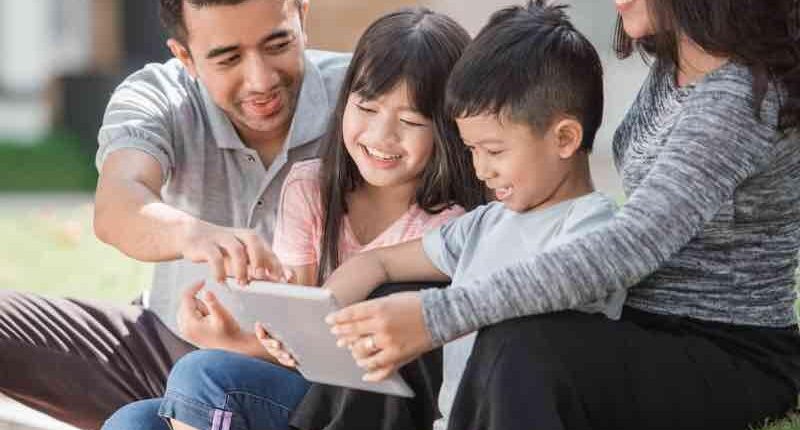 understanding-intergenerational-family-learning-and-its-benefits Understanding Intergenerational Family Learning and Its Benefits